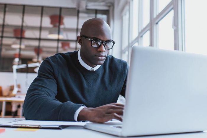 black person using laptop(JetMag)