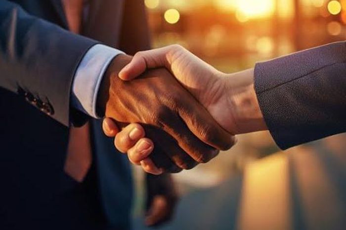 What does your handshake say about your health? [Freepik]