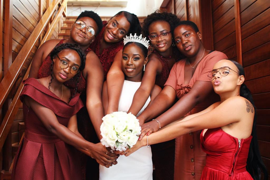 Origins of bridesmaids dress code and modern uses/Pexels