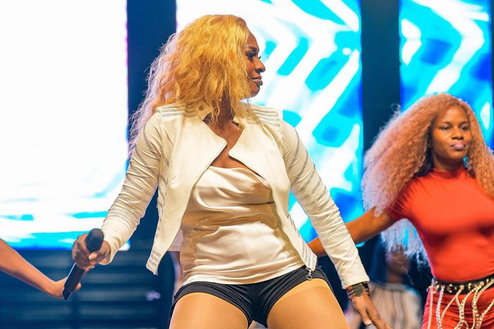 Cindy Baibe,The King Herself doing what she is best known for