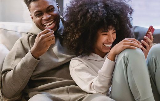 8 signs he's so deeply into you/Pexels