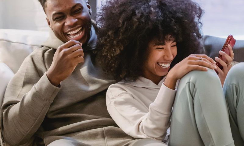 8 signs he's so deeply into you/Pexels