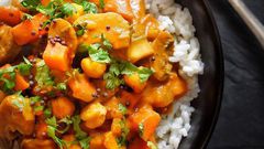 A bowl of sweet potato and chickpea curry for nutritious simple lunch ideas/Courtesy/chickpeaandberries