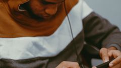 8 personal finance podcasts that are worth your time/Pexels