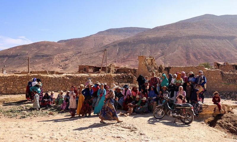 Earthquake survivors wait for aid, in the aftermath of the 6.8 magnitude earthquake, in the village of Ighil Ntalghoumt, Morocco, September 11, 2023. REUTERS/Nacho Doce