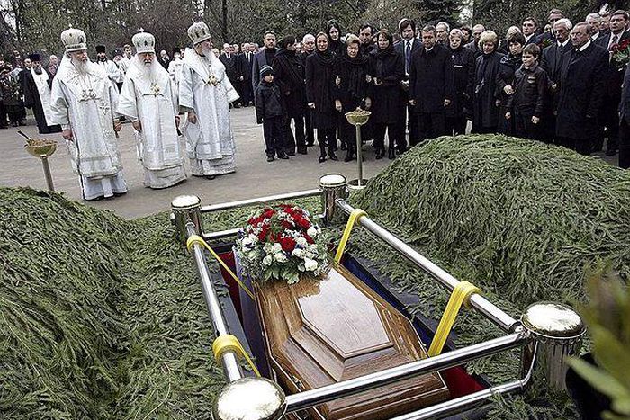 The difference between burial, funeral and cremation [DifferenceBetweennet]