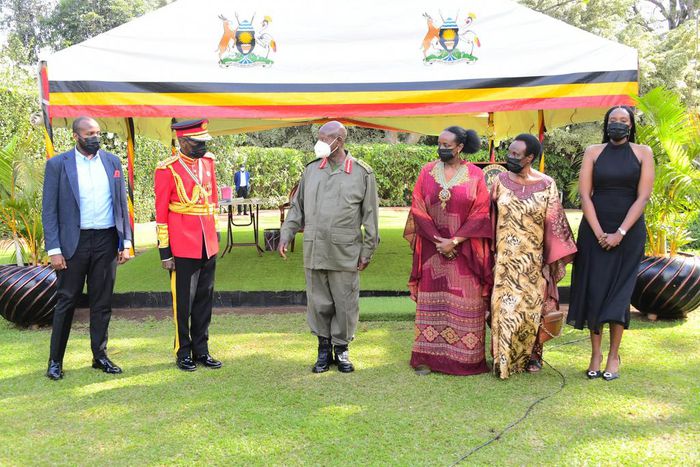 President Yoweri Museveni poses with Gen Kale Kayihura and his family at the retirement function