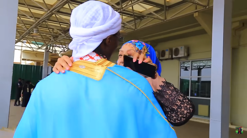Daily UG and his girlfriend were happy to meet for the first time