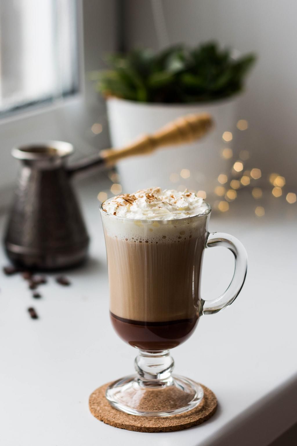 Why your mugs, cups turn brown and how to remove the stains