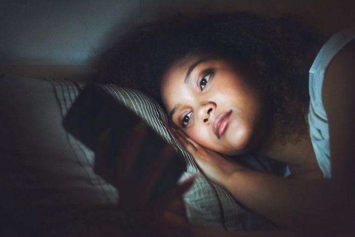 Why we can't put down our phones and sleep [clevelandclinic]