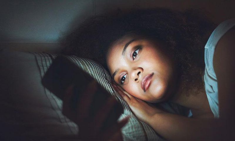 Why we can't put down our phones and sleep [clevelandclinic]