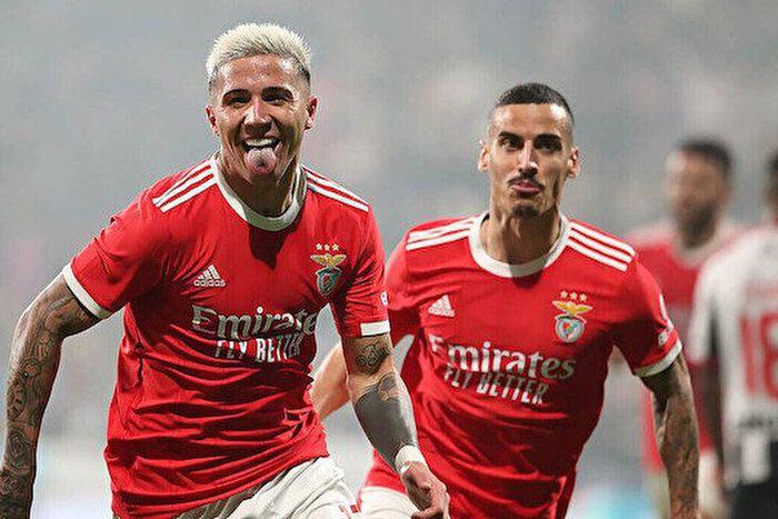 Enzo Fernandes scores for Benfica against Varzim