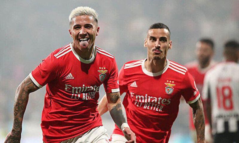 Enzo Fernandes scores for Benfica against Varzim