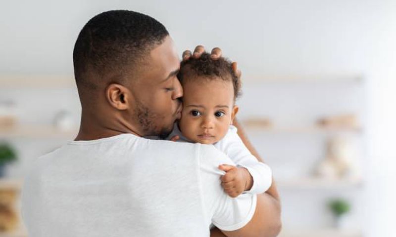 How to hold a baby right [iStock]