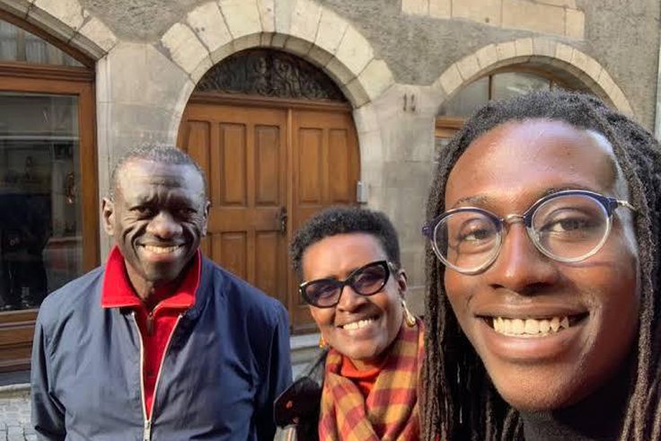 Col Dr Kizza Besigye (L) his wife Winnie Byanyima and son Anselm