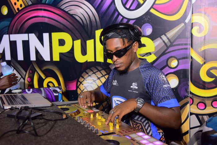 DJ Bugy on set at the MTN Pulse Weekendi activation at Nalikka Hostel in Makerere Kikoni last weekend