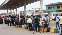 Queue for fuel in Nigeria