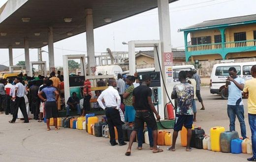 Queue for fuel in Nigeria