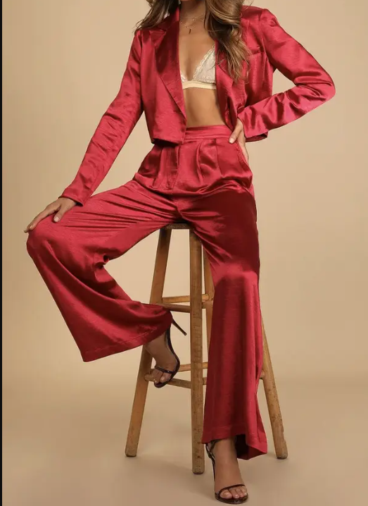 You can relax in this pair because it fits almost any venue