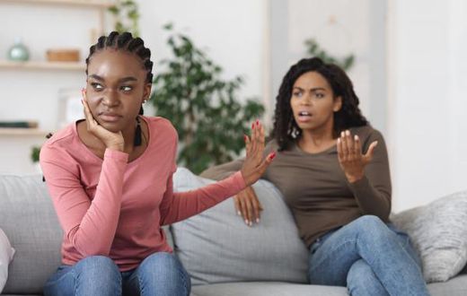 8 casual ways to send away relatives after holidays