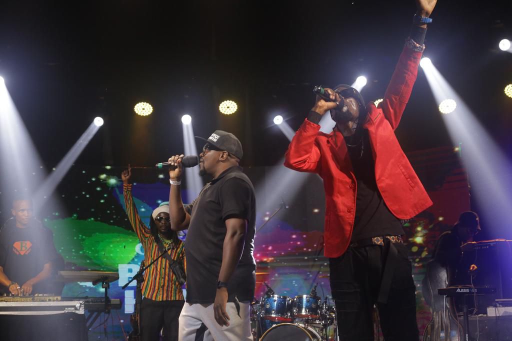 Vampino and Benon lighting up the crowd