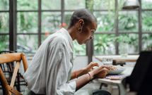 Signs to identify if she's cheating on you/Pexels/Ketut Subiyanto
