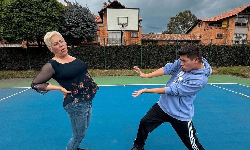 Alina Lozano Acosta and Jim Velásquez are expecting their first child together [Instagram/@lozanoalina]