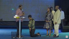 Pastor Kayanja prays for Nyamutoro
