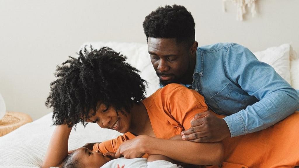 Parents with their newborn [Image: Anna Shvets]