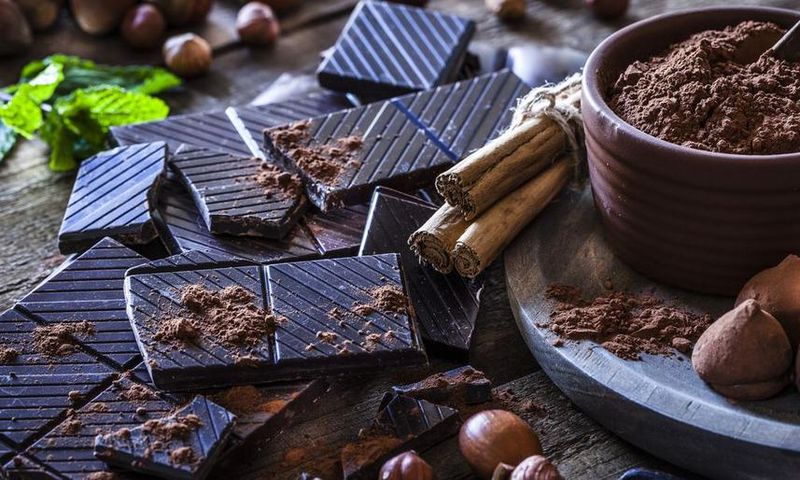 Health benefits of dark chocloate [Runner'sWorld]