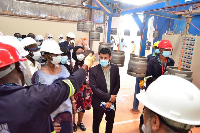 Hon Alice Kaboyo touring the cylinder factory