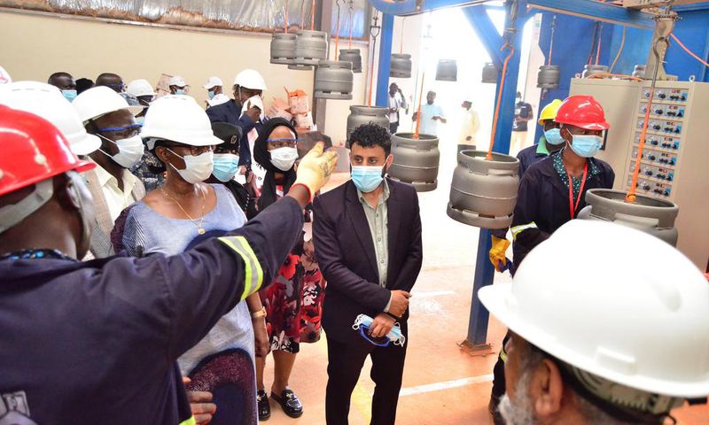 Hon Alice Kaboyo touring the cylinder factory