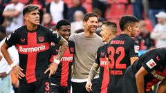 Xabi Alonso and members of the bayer leverkusen team