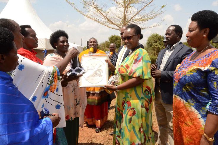 Minister Alice Kaboyo with residents of Kanyaryeru last weekend