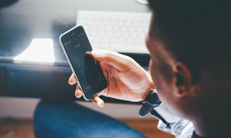 UCC reports that the ratio of active sim cards to phones is largely unequal/Pixabay
