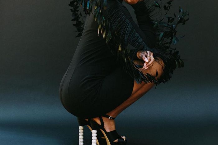 Here's how short women can appear taller [Instagram]