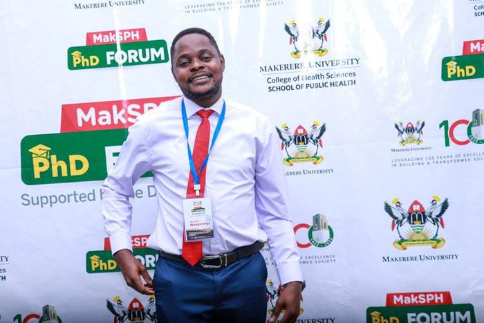 Dr. Nicholus Nanyeenya at a Ph.D. Colloquium at MakSPH in 2022.