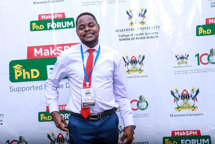 Dr. Nicholus Nanyeenya at a Ph.D. Colloquium at MakSPH in 2022.