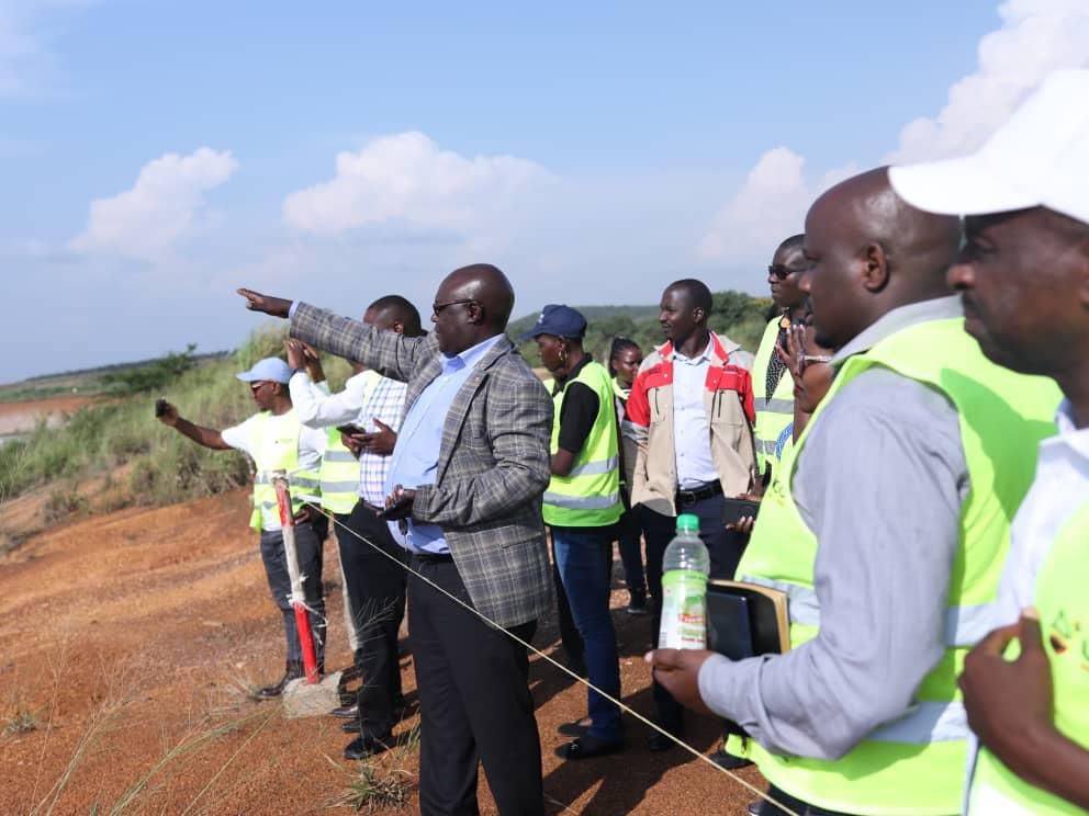 Government spokesperson get a tour of the airport