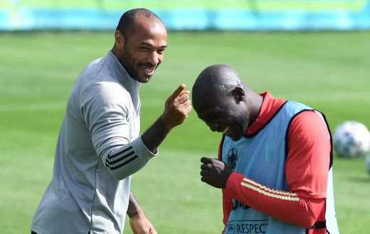 Lukaku and Thierry Henry during a Belgium training session