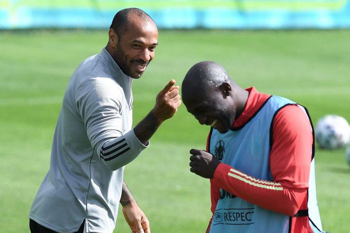 Lukaku and Thierry Henry during a Belgium training session