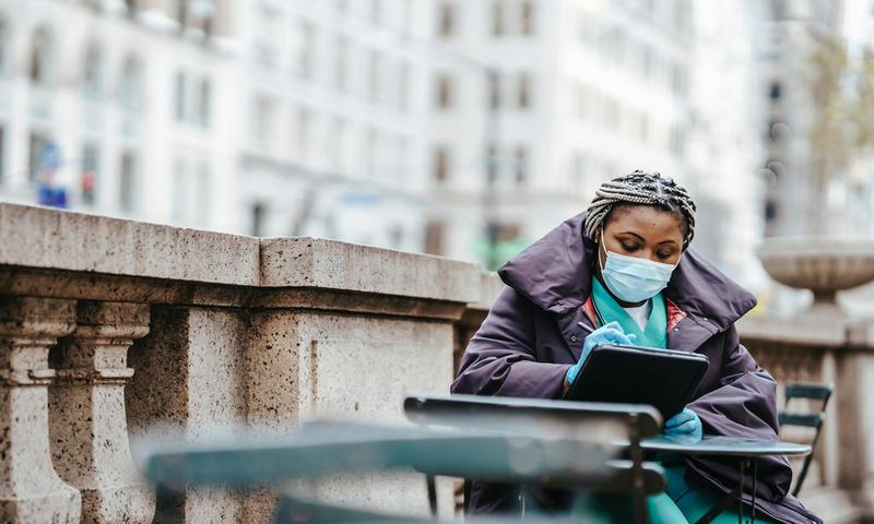 Why new studies suggest female doctors are better surgeons than male doctors/Pexels
