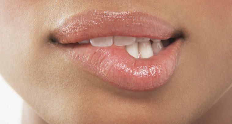 5 home remedies for soft pink lips [Credit: Lopolics]
