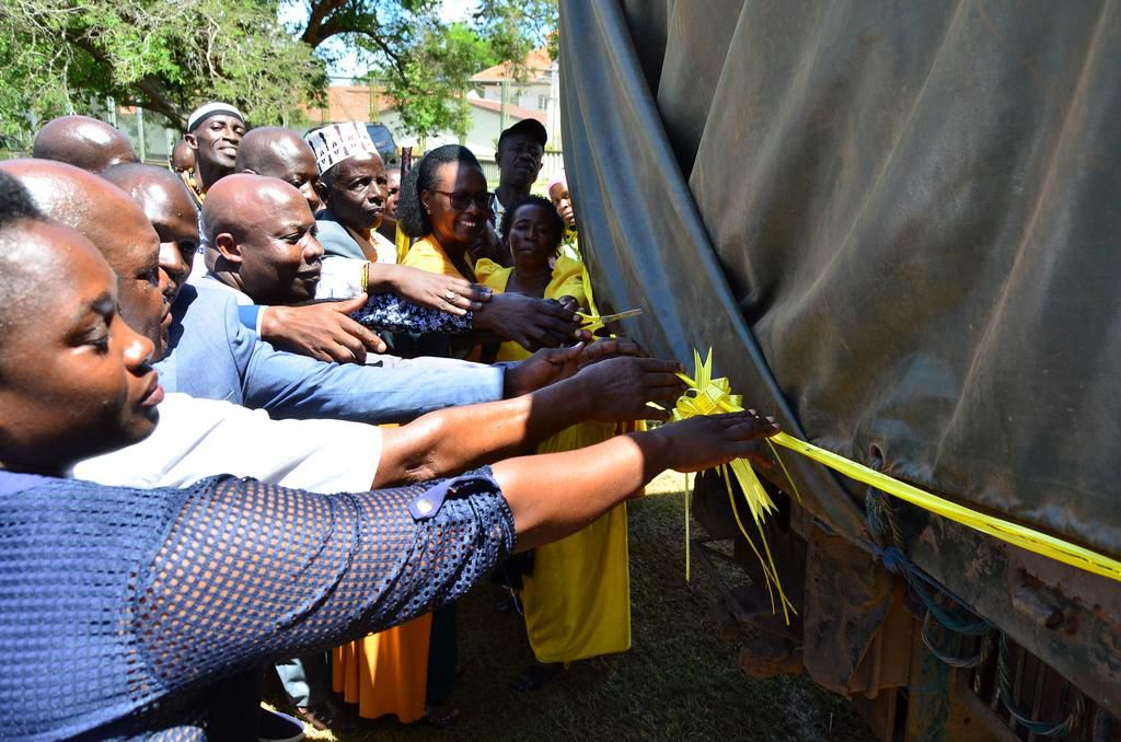 The 52,746 handhoes are to be distributed to farmers in the sub-region.