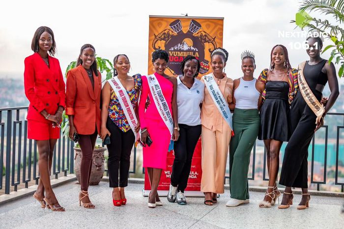 Diana Kahunde (C), the Stanbic Bank Marketing Manager Personal and Private Banking (PPB) poses for a photo with some of the beauty queens at the launch