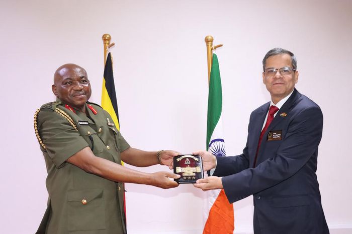 Maj. Gen. Jack Bakasumba receives a souvenir from Ambassador Kumah Gupta