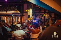 Throughout the night, the atmosphere was one of laughter, good music, good food, and laid-back chill vibes.