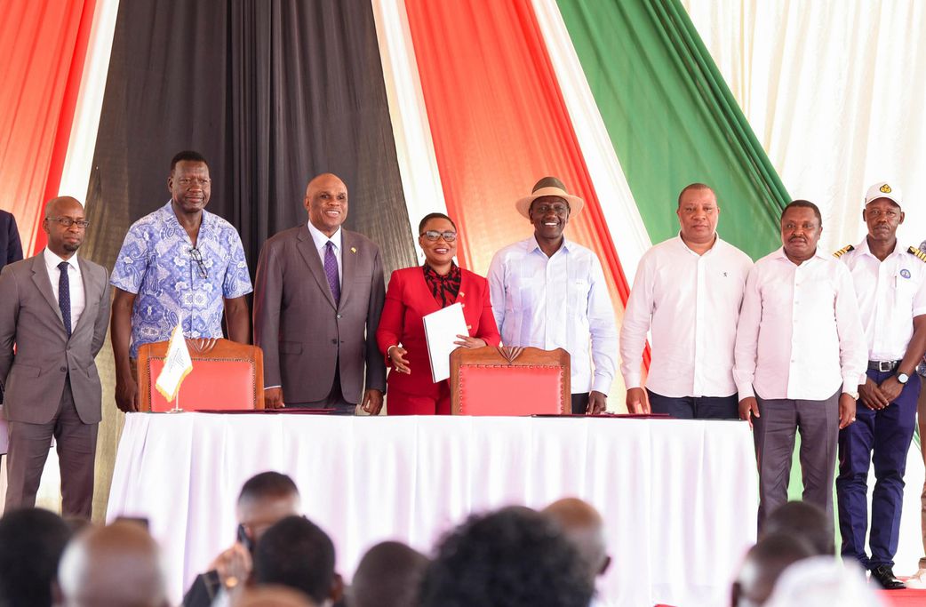 President William Ruto with AFREXIM Bank President Prof. Benedict Oramah witnessing the signing of the Dongo Kundu Special Economic Zone Lease Agreement between Kenya AFREXIM) Bank