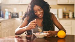 A woman having healthy breakfast