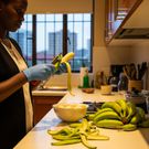 Wearing gloves when peeling bananas helps avoid sap stain on hands